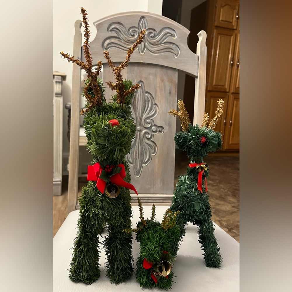 3 adorable reindeerr decor.